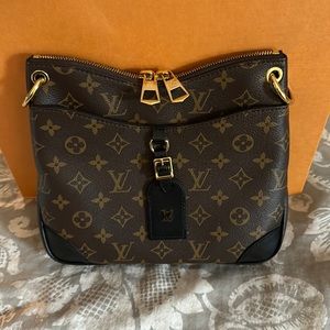 Louis Vuitton Odéon PM Black
Monogram coated canvas
Colored cowhide leather trim